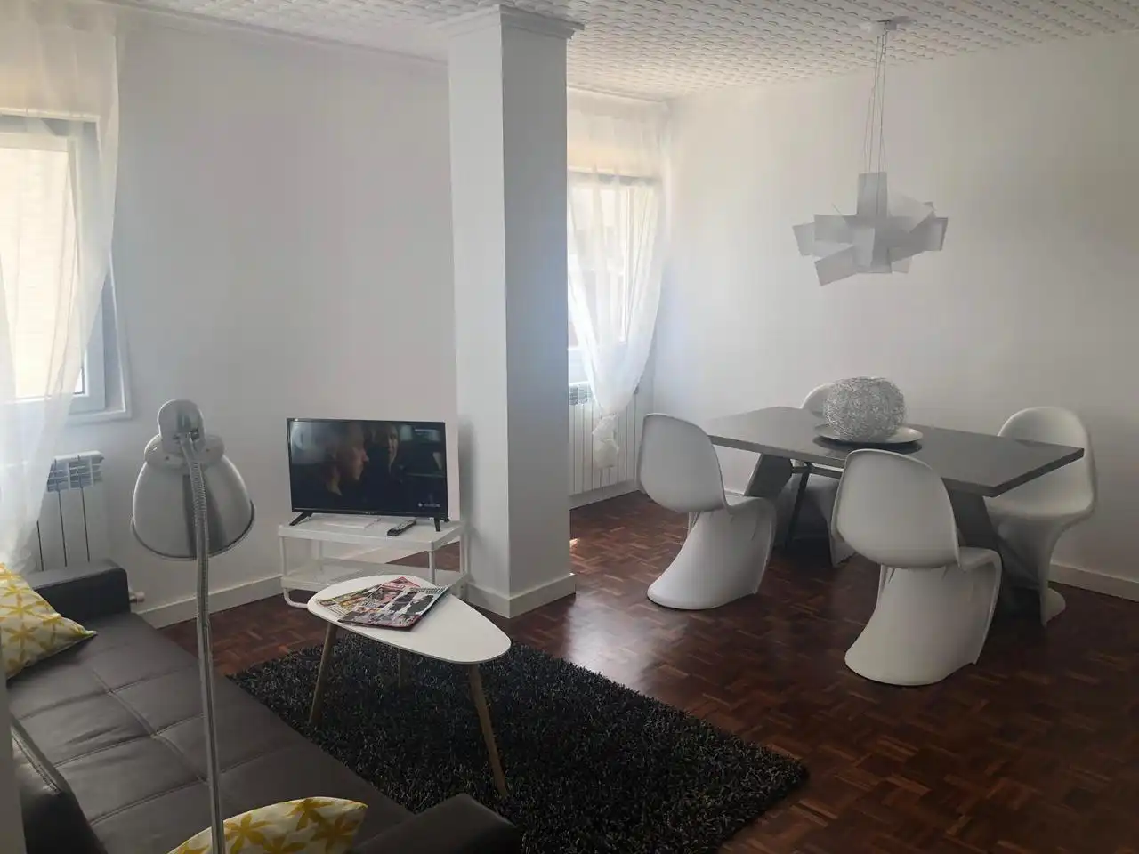 Living room of Flat for rent in Zaragoza  with Heating, Parquet flooring and Furnished