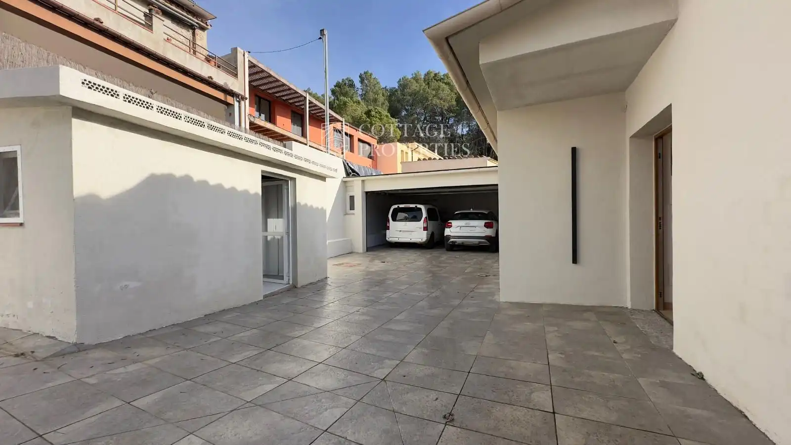 Exterior view of Houses for sale in Banyoles  with Air Conditioner, Swimming Pool and Alarm