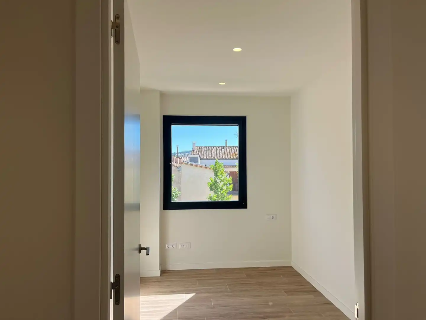 Wohnung zur Miete in Girona mit Klimaanlage, Heizung und Terrasse
