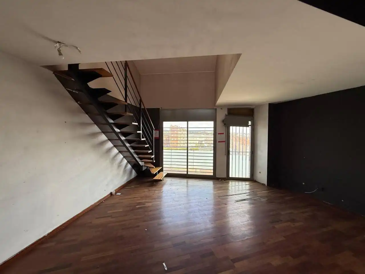 Living room of Flat for sale in Terrassa  with Air Conditioner, Parquet flooring and Terrace