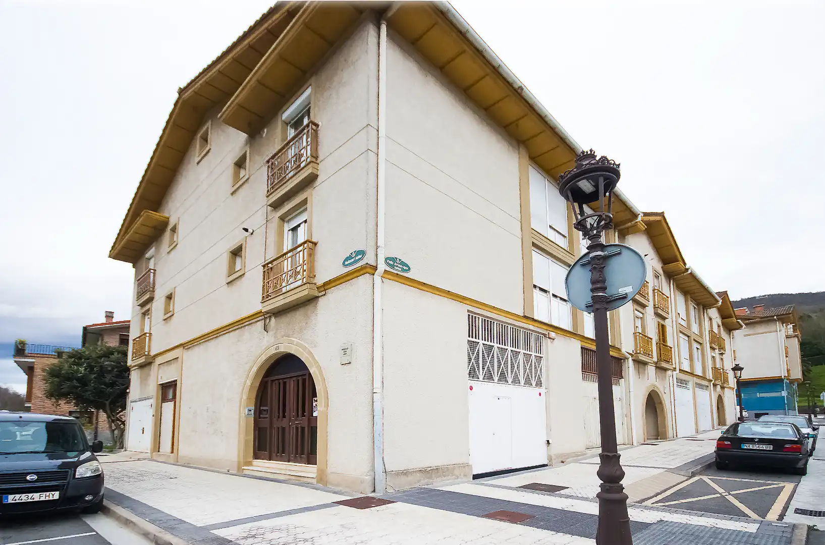 Vista exterior de Local en venda en Irura amb Moblat