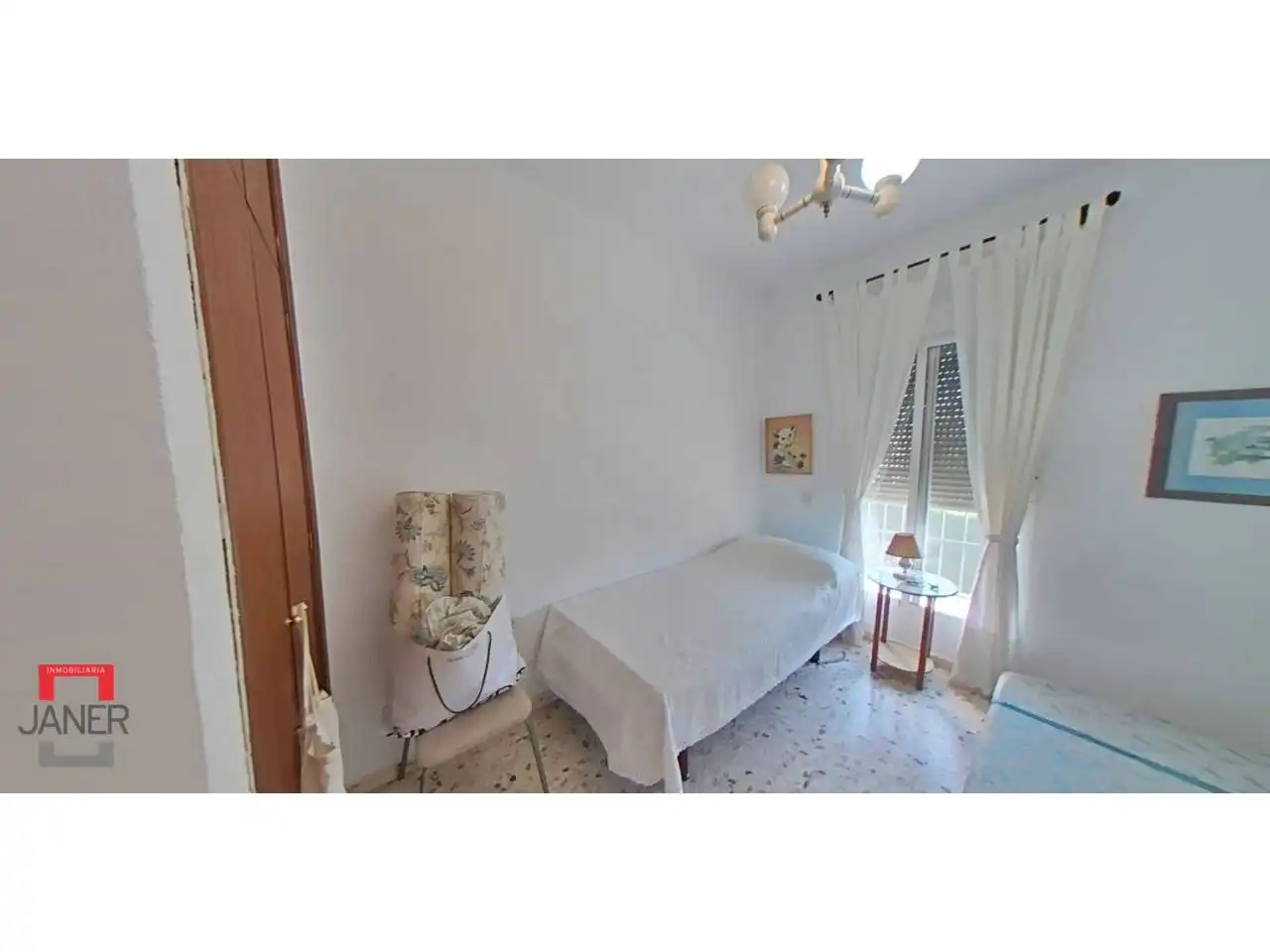 Dormitori de Casa o xalet en venda en Tomares amb Aire condicionat, Jardí privat i Terrassa