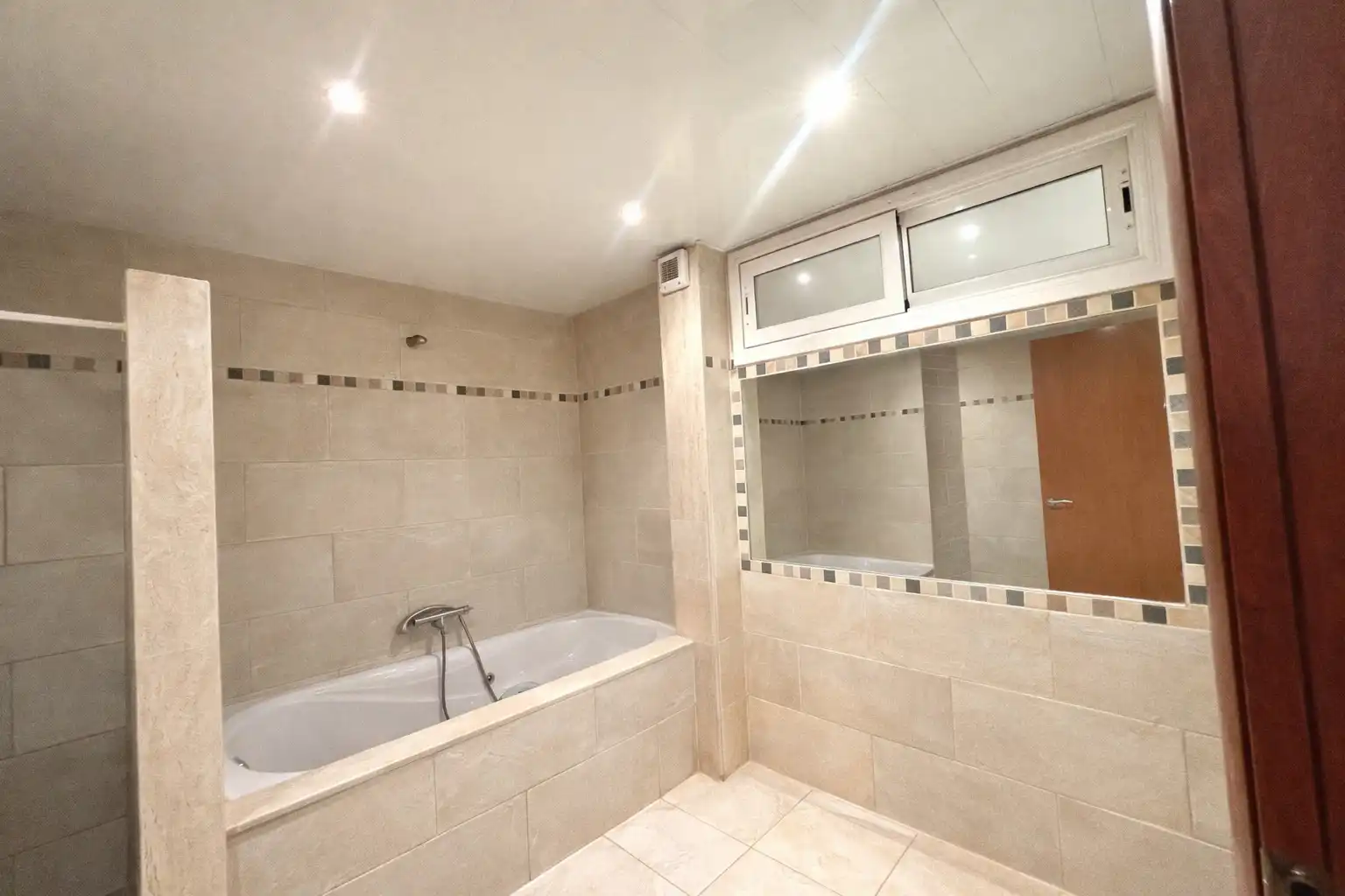 Casa aparellada en venda a Centre - Sant Oleguer, imagen 6