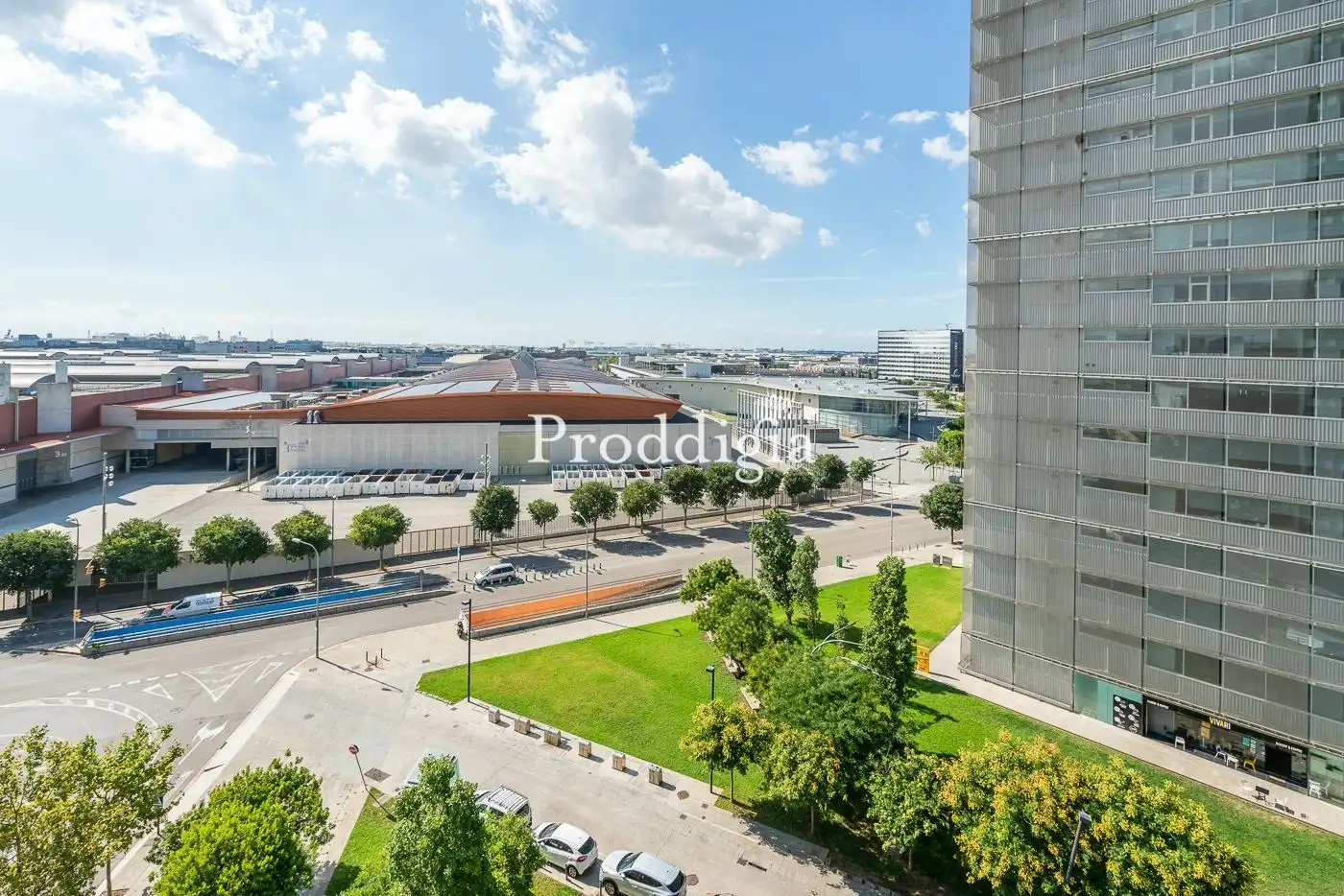 Vista exterior de Oficina de lloguer en L'Hospitalet de Llobregat amb Aire condicionat i Calefacció