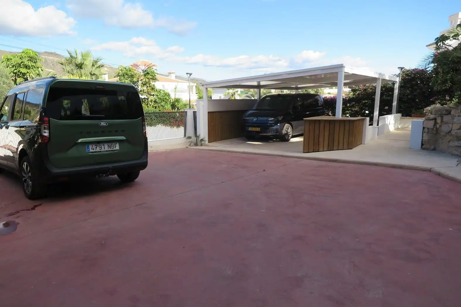 Aparcament de Casa o xalet en venda en El Campello amb Aire condicionat, Calefacció i Jardí privat
