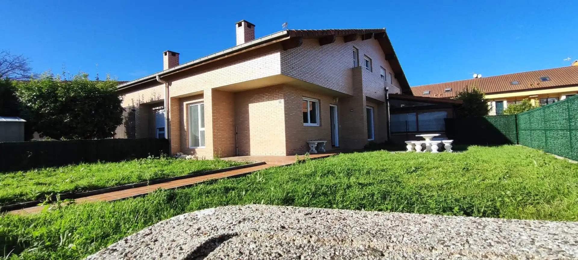 Außenansicht von Haus oder Chalet zum Verkauf in Torrelavega  mit Heizung, Privatgarten und Terrasse