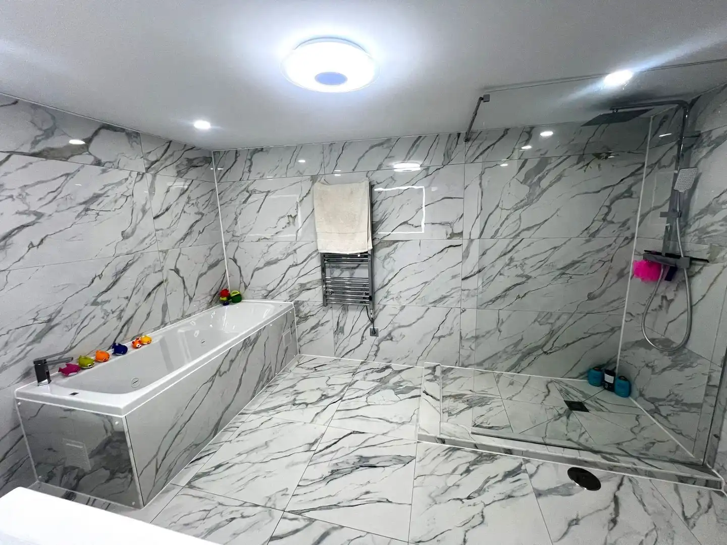 Bathroom of Houses for sale in Mijas  with Air Conditioner, Terrace and Swimming Pool