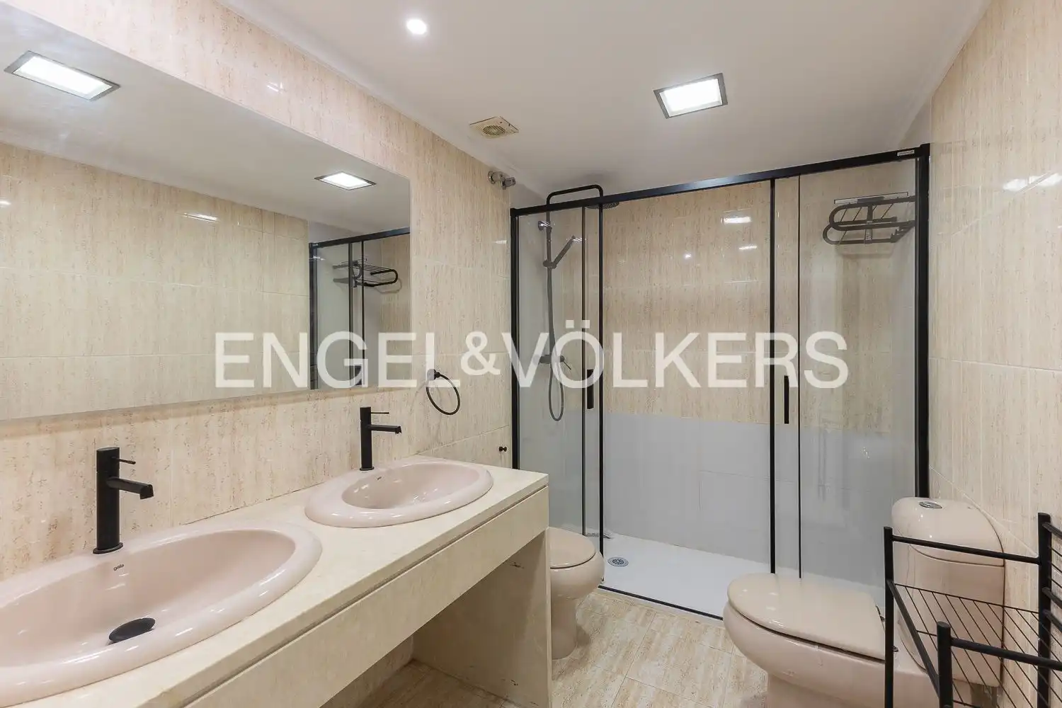 Bathroom of Flat for rent in Valencia  with Air Conditioner, Heating and Terrace