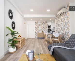 Living room of Flat to rent in  Madrid Capital  with Air Conditioner, Heating and Furnished