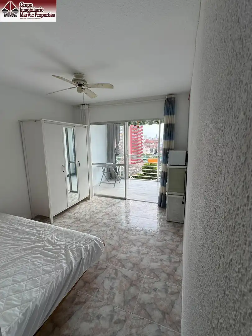 Terrassa de Estudi en venda en Benidorm amb Jardí privat, Moblat i Piscina comunitària