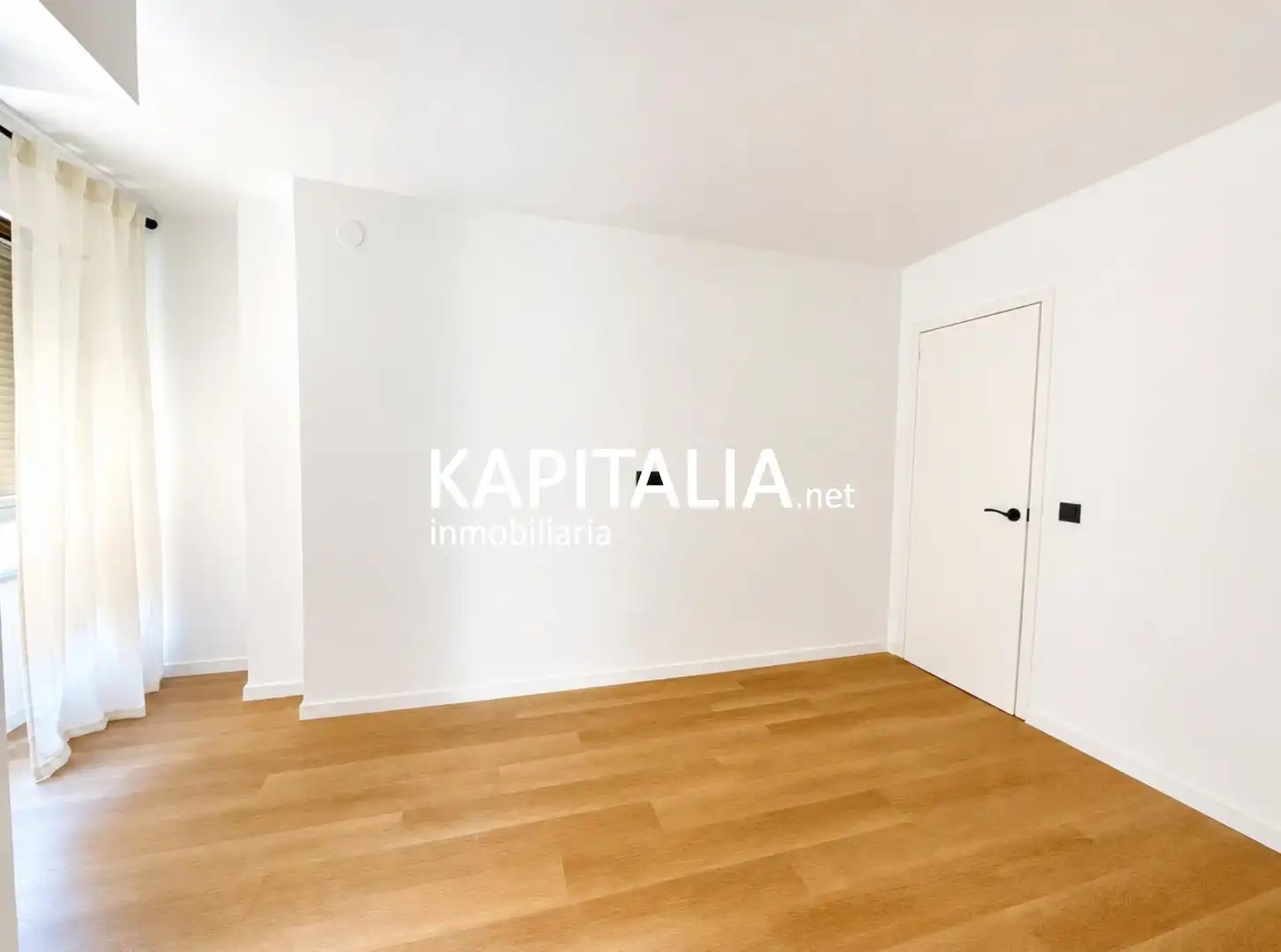 Schlafzimmer von Wohnung zum Verkauf in Ontinyent mit Parkett und Balkon