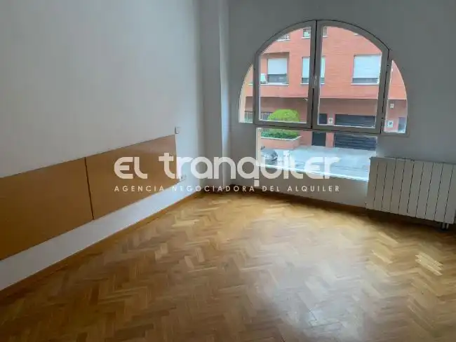 Bedroom of Flat for sale in Madrid  with Parquet flooring and Swimming Pool