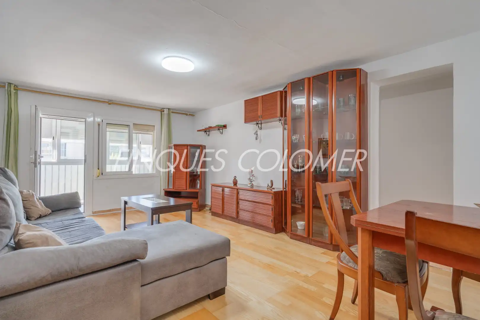 Sala d'estar de Pis en venda en Rubí amb Parquet, Balcó i Alarma