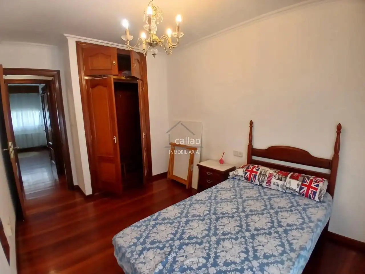 Dormitori de Pis de lloguer en Ferrol amb Calefacció, Parquet i Moblat