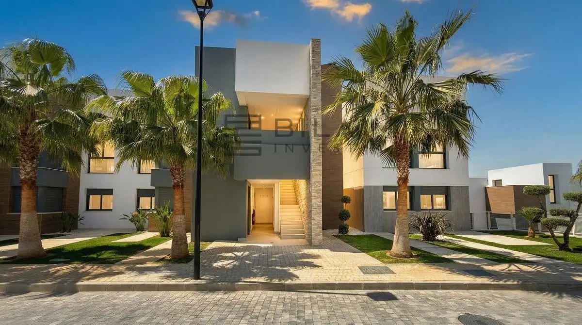 Vista exterior de Ático en venta en Marbella con Aire acondicionado, Terraza y Trastero
