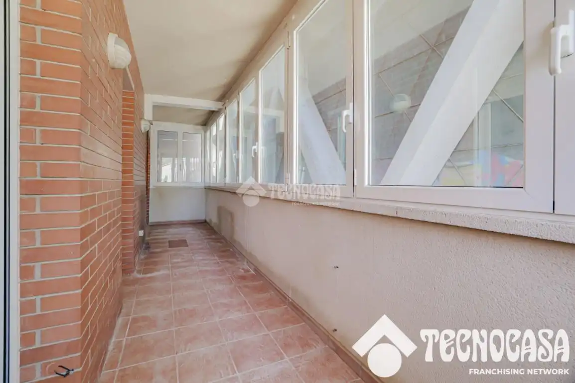 Wohnung zum Verkauf in Barcelona mit Klimaanlage und Balkon