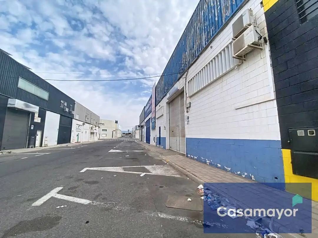 Außenansicht von Fabrikhallen zum Verkauf in Alicante / Alacant