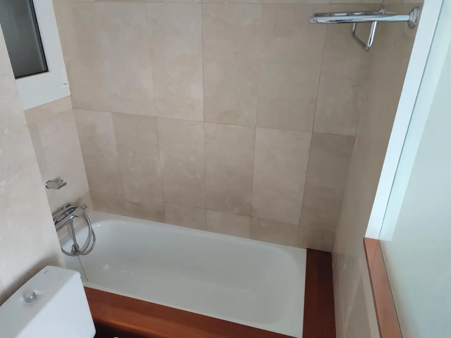 Badezimmer von Wohnung zur Miete in Sitges mit Klimaanlage, Privatgarten und Terrasse