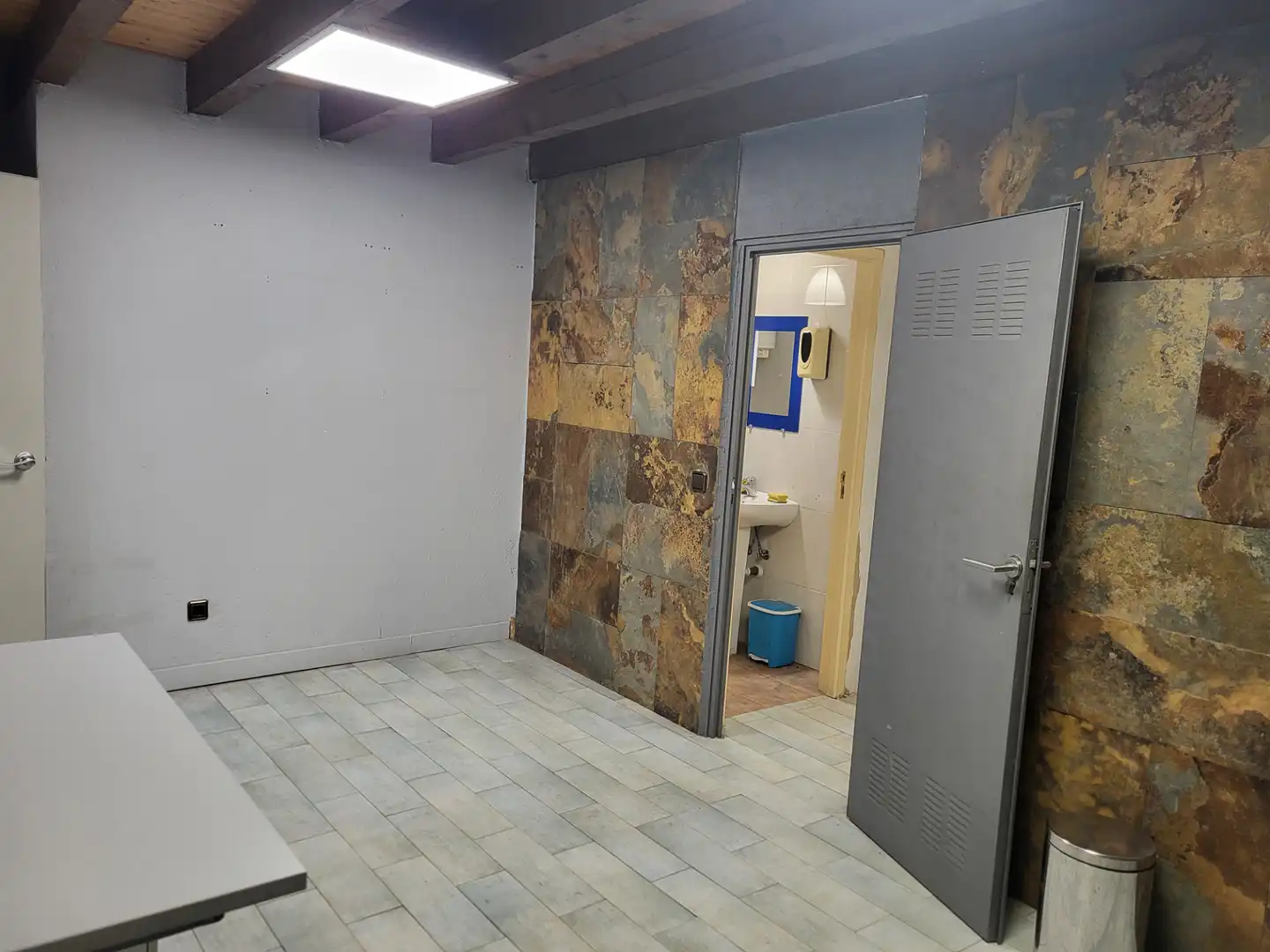 Commercial properties for sale in  Pamplona / Iruña  with Air Conditioner, Heating and Furnished