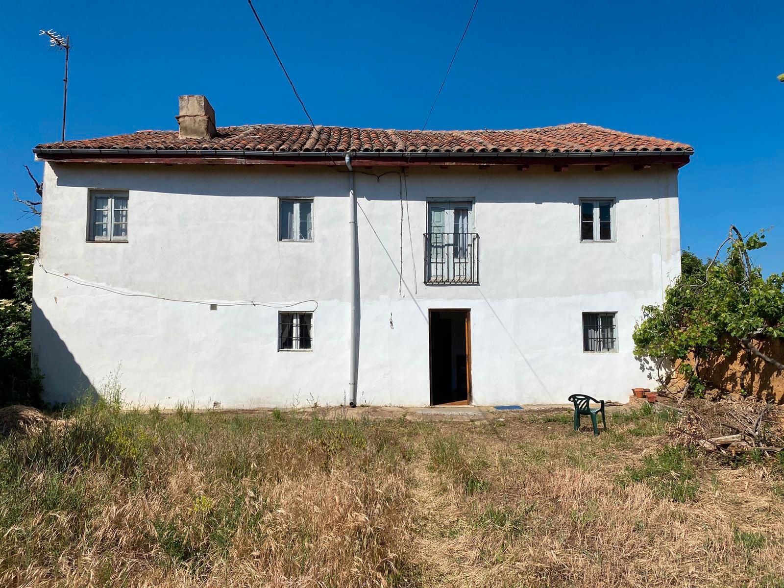Vista exterior de Casa o xalet en venda en León Capital  amb Jardí privat