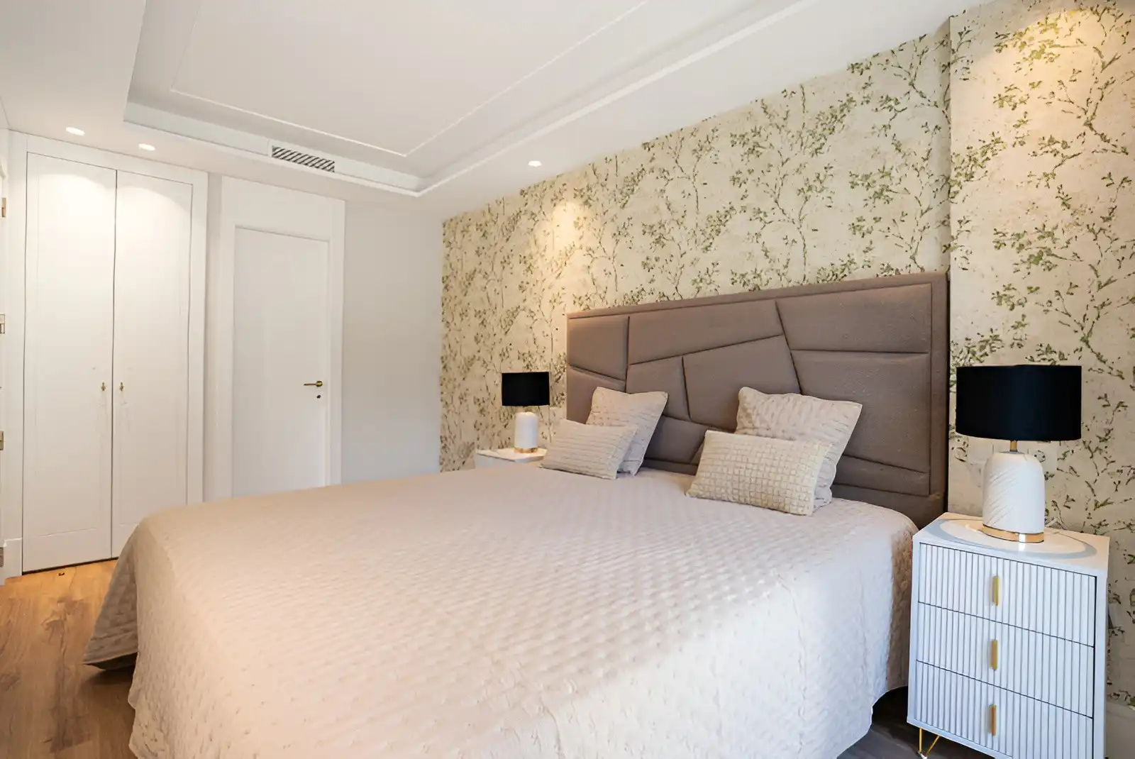 Bedroom of Apartments for sale in Marbella  with Air Conditioner, Heating and Private garden