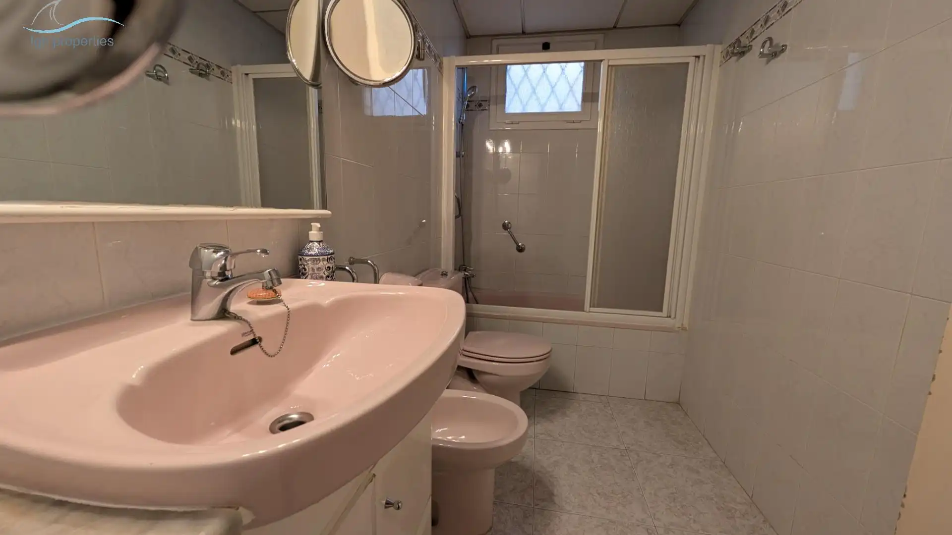 Baño de Apartamento en venta en Barcelona con Calefacción y Parquet