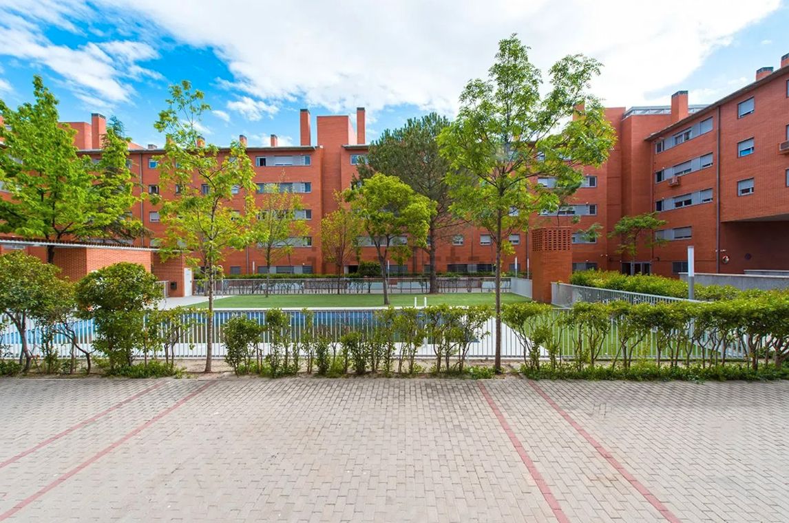 Vista exterior de Pis en venda en  Madrid Capital amb Piscina comunitària