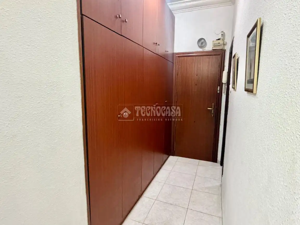 Flat for sale in Valencia  with Air Conditioner and Balcony