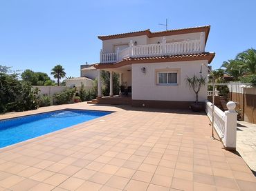 Villa con piscina in vendita a Carrer de Venezuela