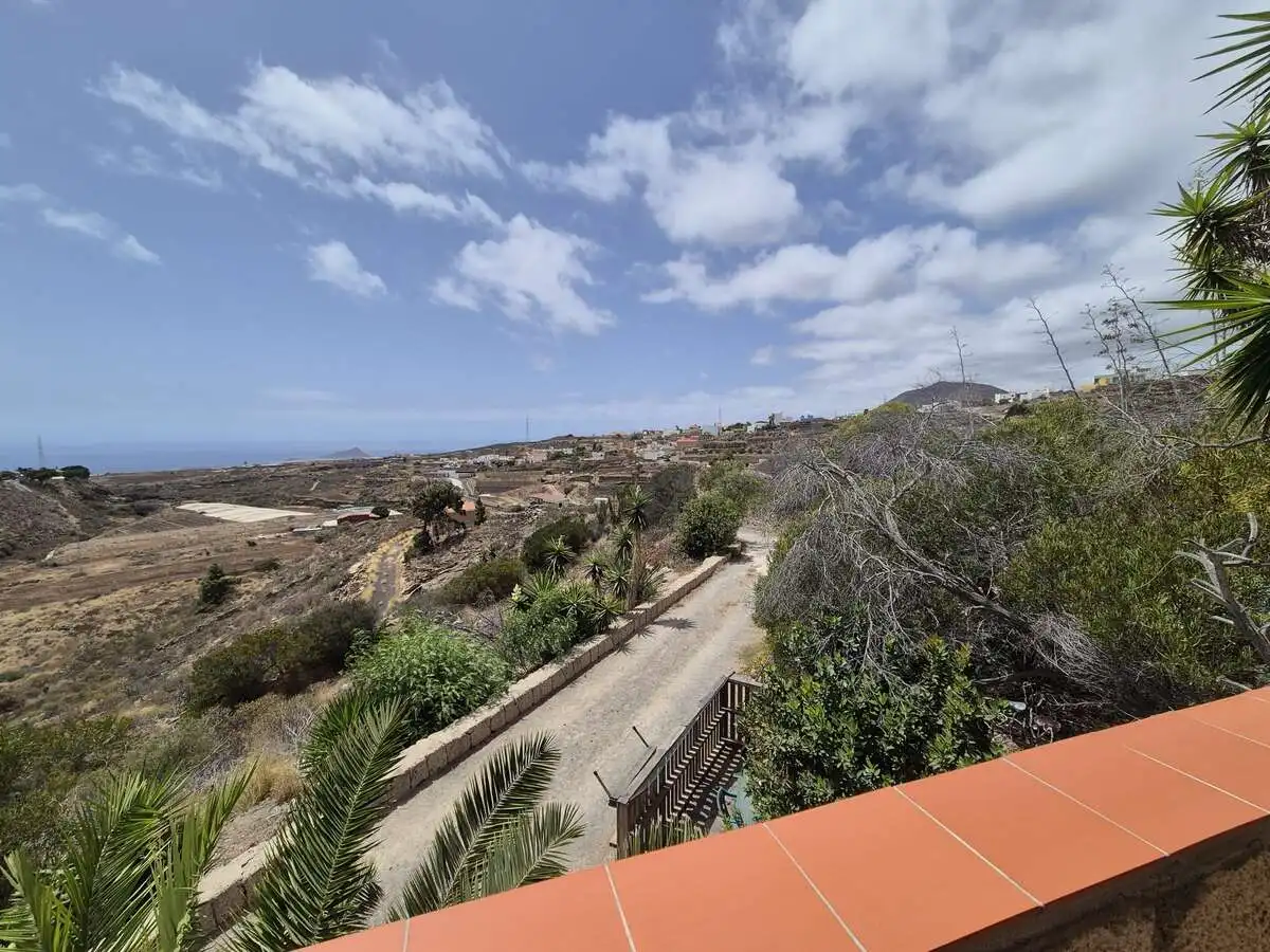 Vista exterior de Casa o xalet en venda en Granadilla de Abona amb Jardí privat, Terrassa i Traster