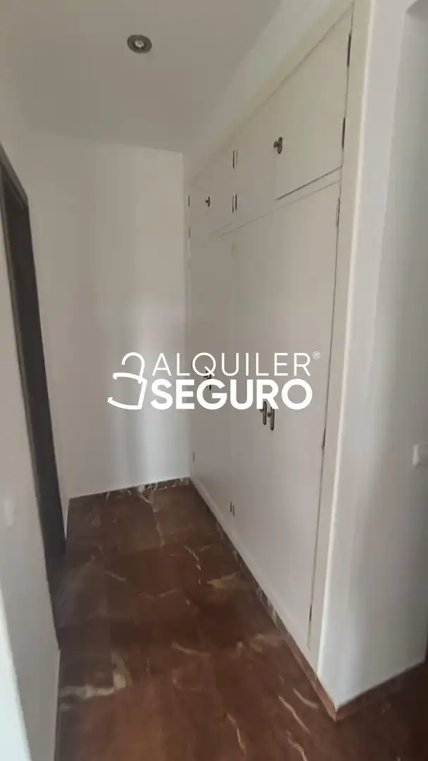 Dormitori de Pis de lloguer en Sevilla amb Aire condicionat, Terrassa i Piscina