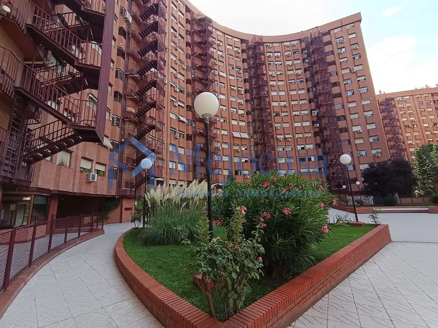 Vista exterior de Piso en venta en Madrid con Calefacción, Jardín privado y Parquet