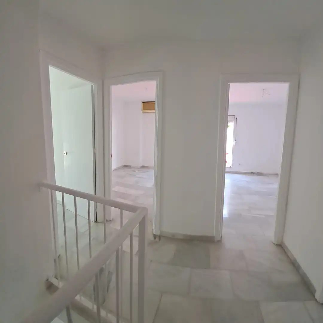 Casa adosada de lloguer en Tomares amb Aire condicionat i Piscina