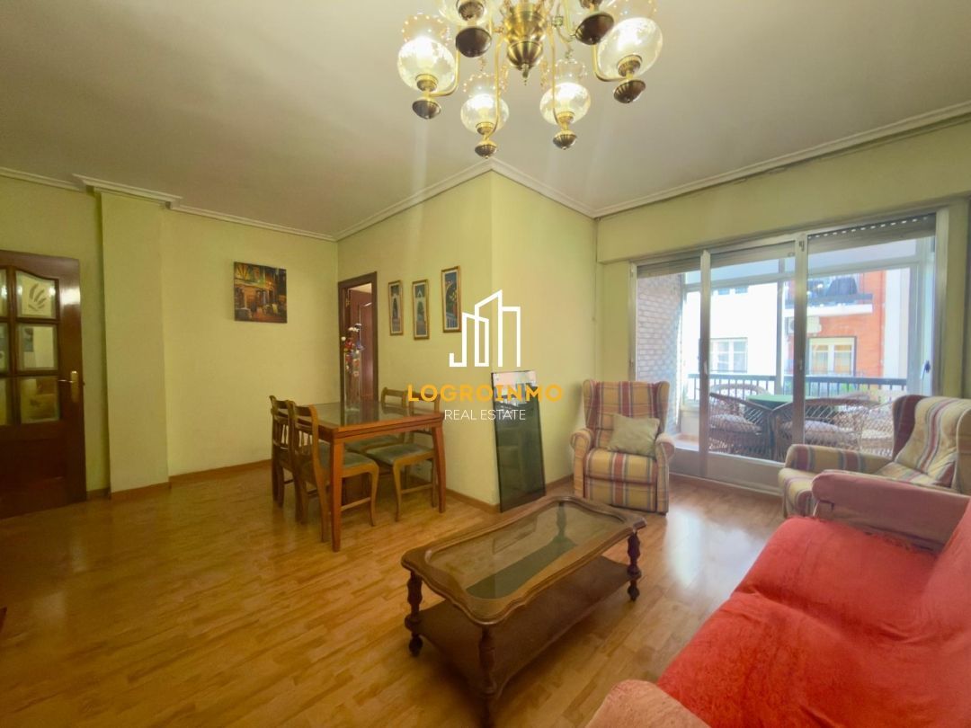 Sala d'estar de Pis en venda en  Logroño amb Calefacció, Terrassa i Traster