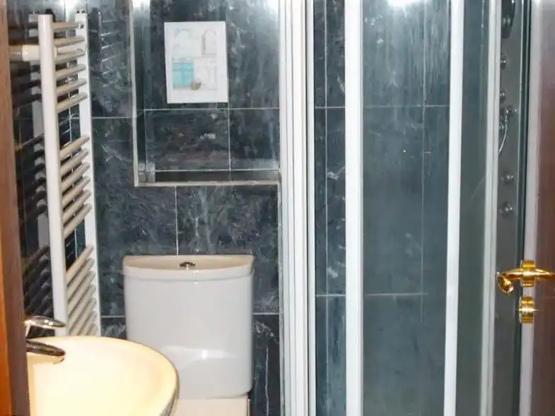 Badezimmer von Wohnungen zum Verkauf in Salamanca mit Klimaanlage, Heizung und Möbliert