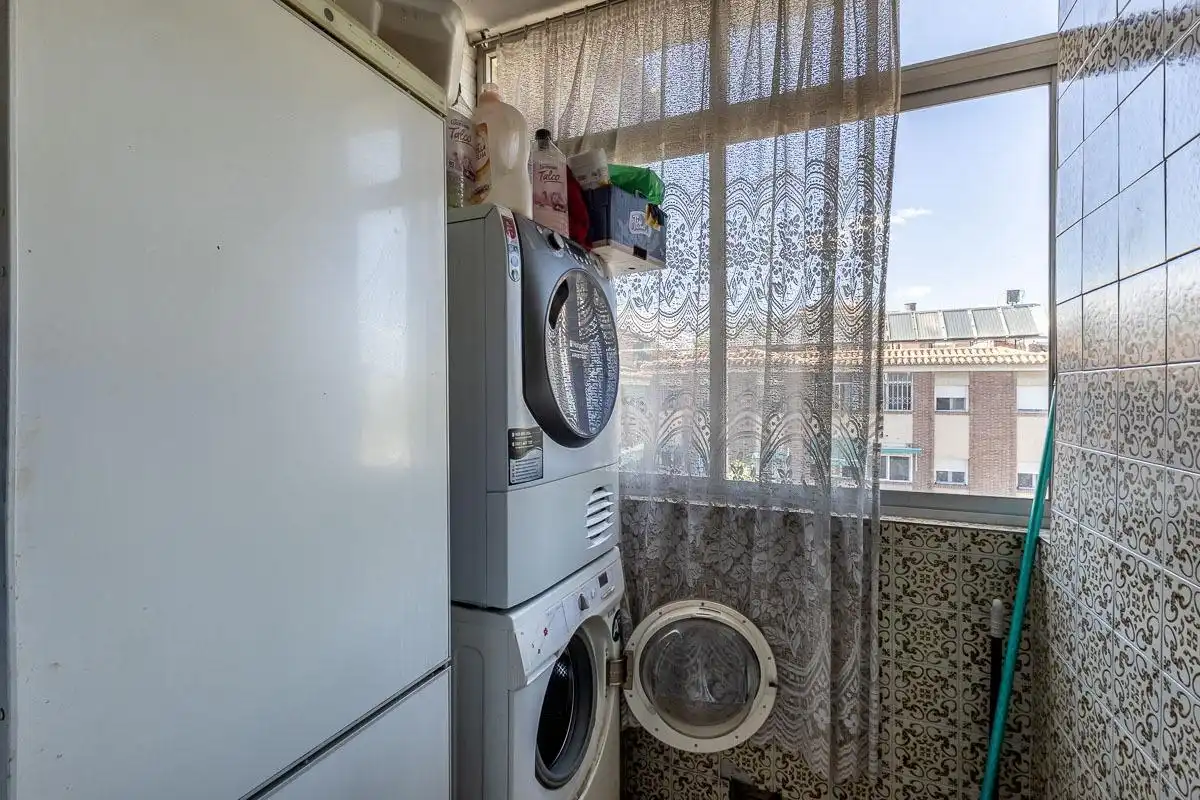 Dormitori de Pis en venda en Granada amb Calefacció i Balcó