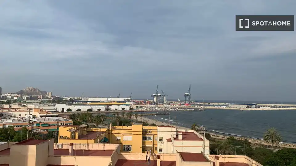 Vista exterior de Piso de alquiler en Alicante / Alacant con Aire acondicionado, Calefacción y Amueblado
