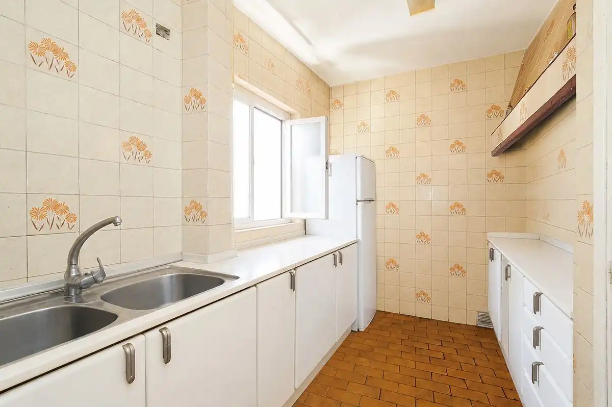 Kitchen of Flat for sale in Sevilla  with Heating, Terrace and Balcony