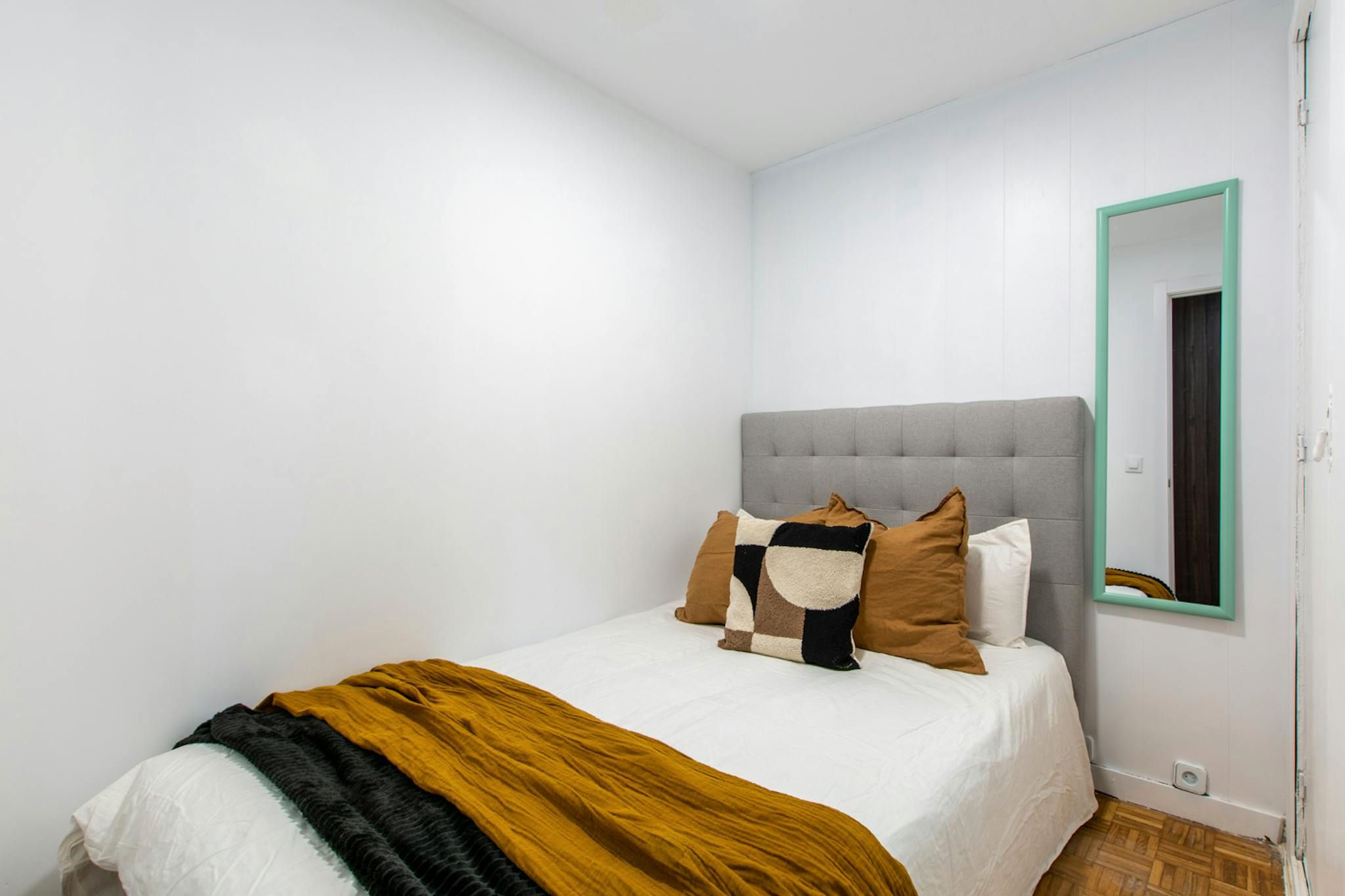 Habitación de Piso para compartir en  Madrid Capital con Calefacción, Jardín privado y Amueblado