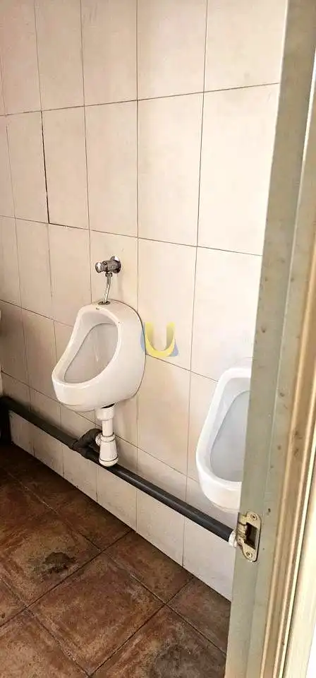 Badezimmer von Fabrikhallen zur Miete in Fuenlabrada