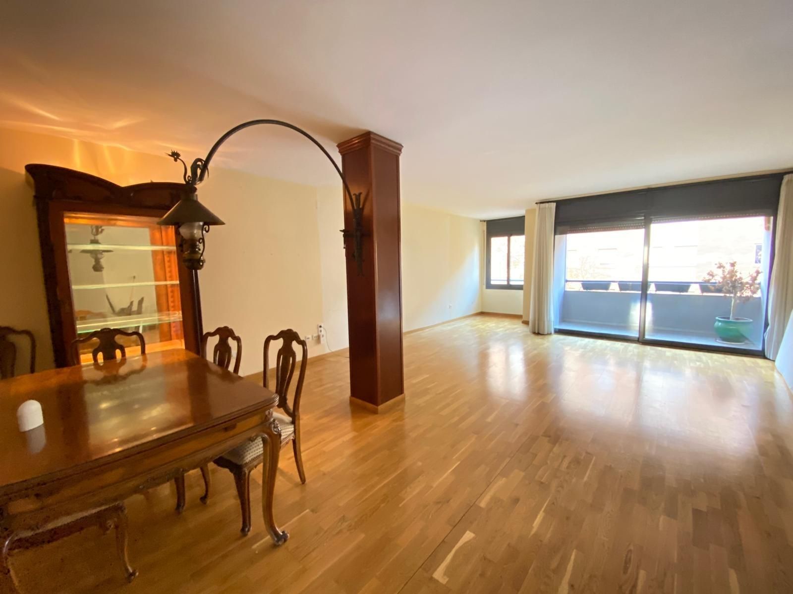 Living room of Flat for sale in Sabadell  with Heating, Parquet flooring and Balcony