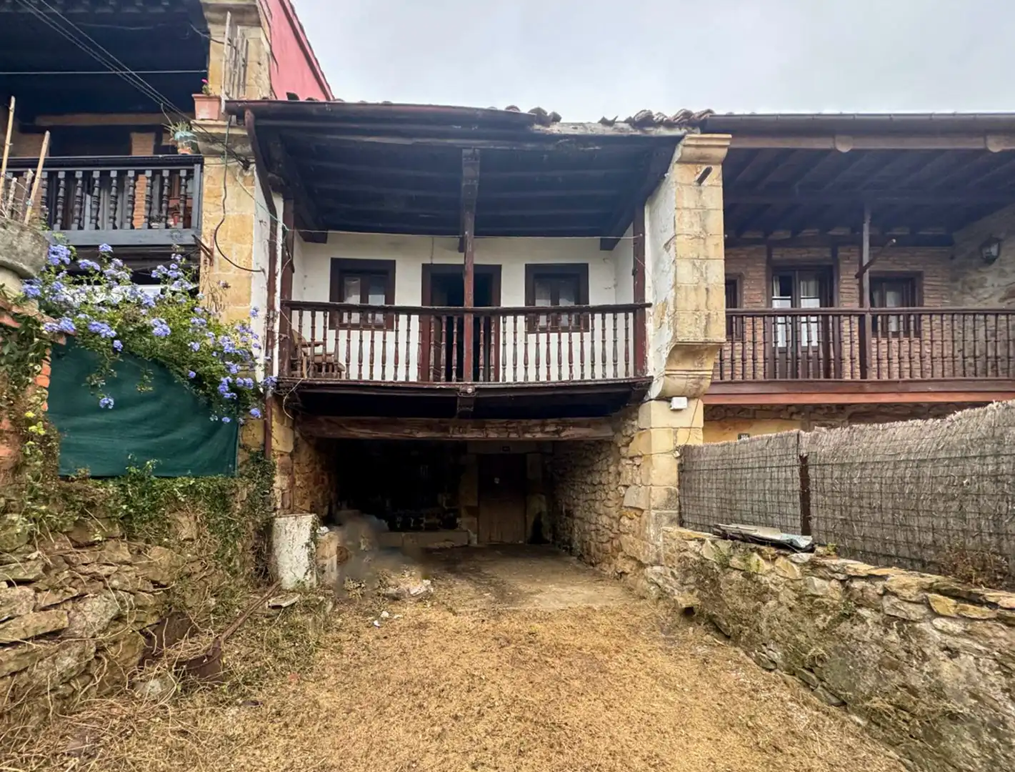Vista exterior de Casa adosada en venda en Comillas (Cantabria) amb Jardí privat i Terrassa