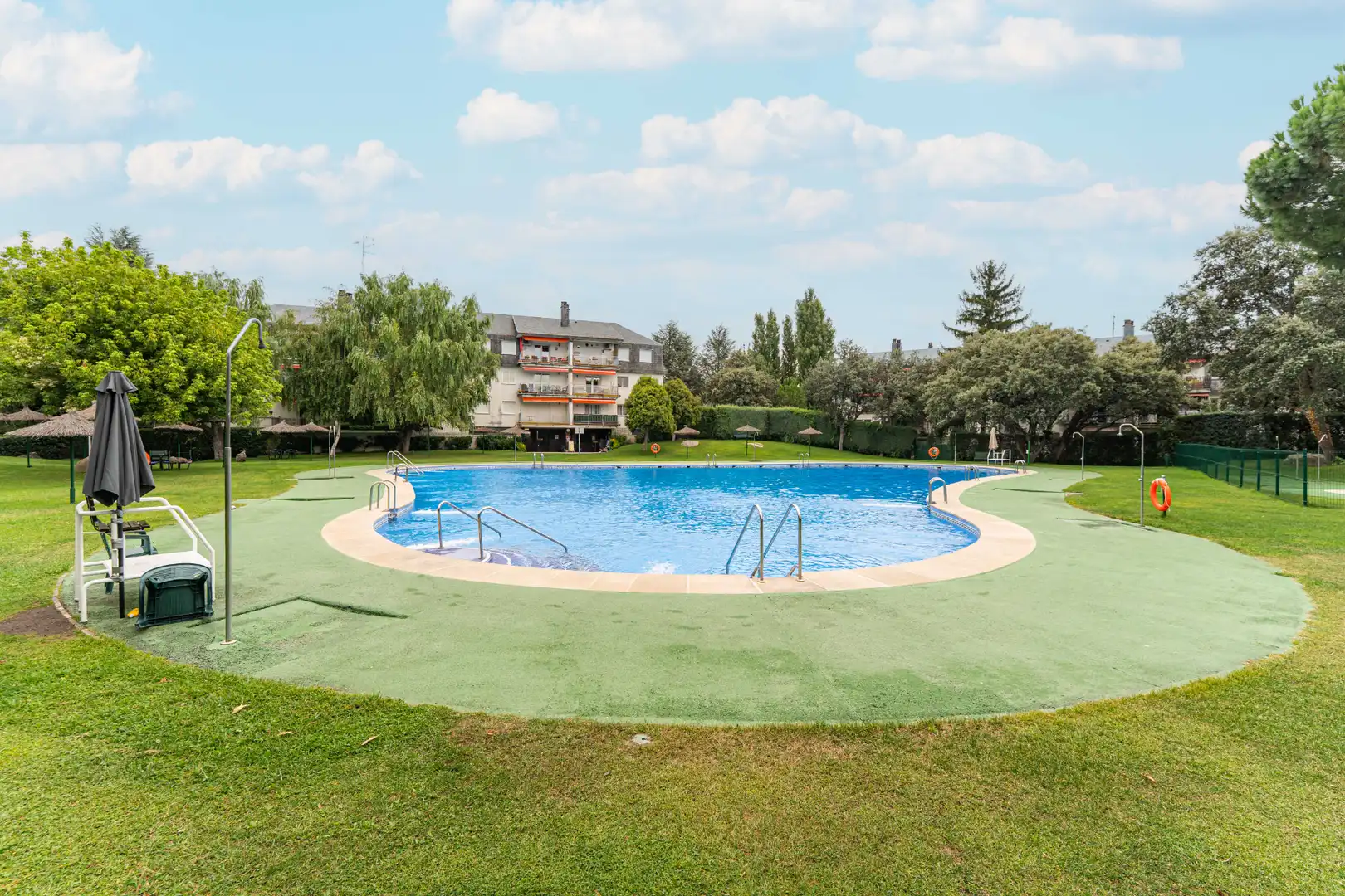 Piscina de Pis en venda en Alpedrete amb Aire condicionat, Calefacció i Terrassa
