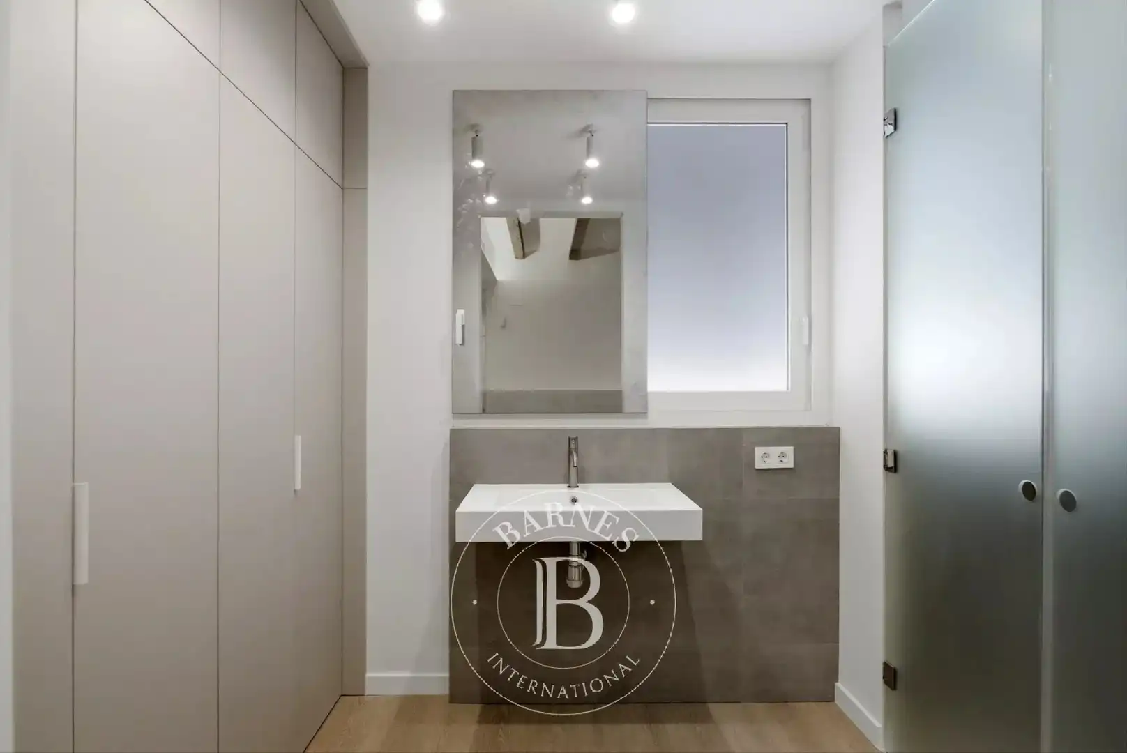 Badezimmer von Wohnung zum Verkauf in Barcelona mit Klimaanlage