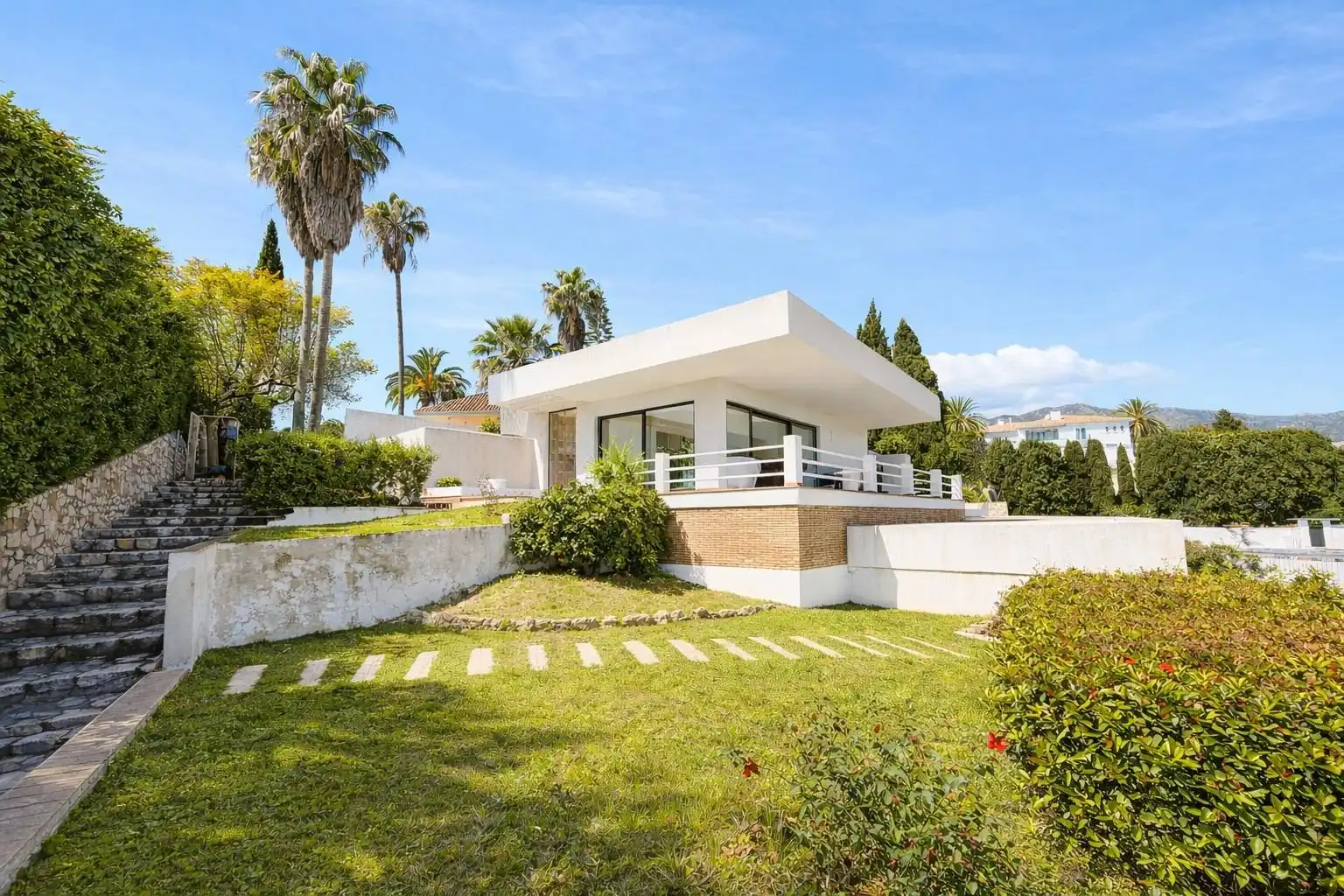 Detached house with pool for sale in Calle Jazmines de Compomijas