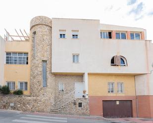 Vista exterior de Casa o xalet en venda en  Melilla Capital amb Aire condicionat, Jardí privat i Terrassa