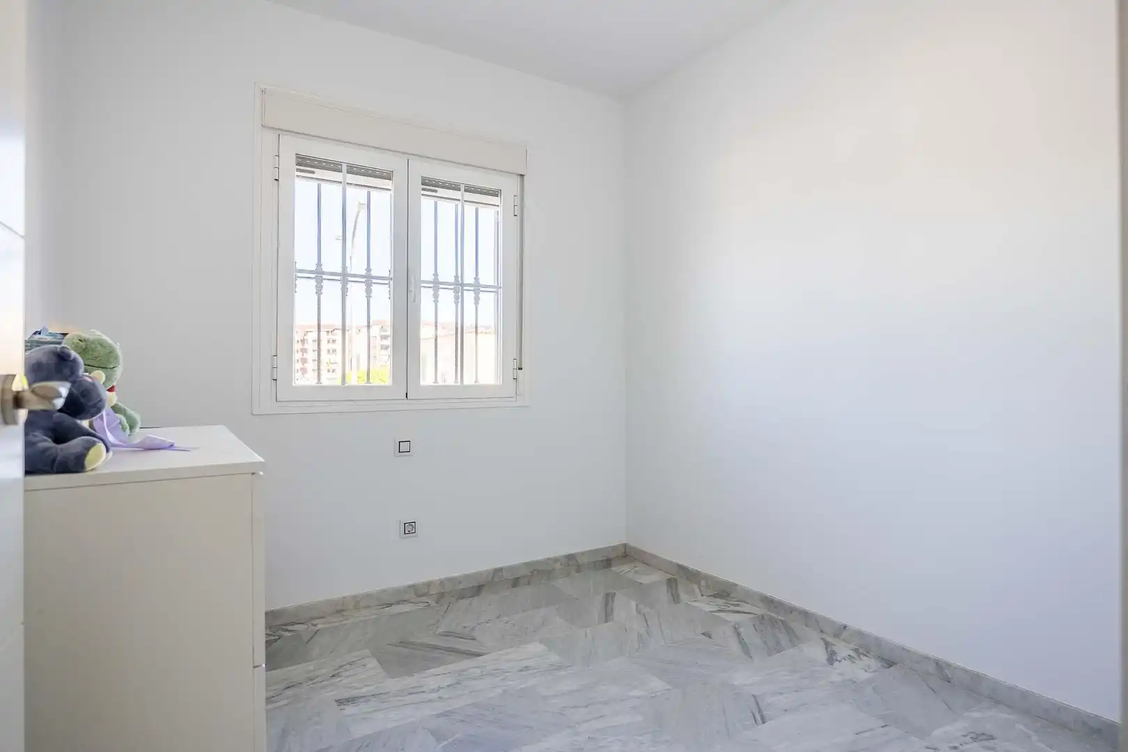 Casa aparellada amb jardí en venda a 50 Avenida Mariana de Pineda #50, imagen 25