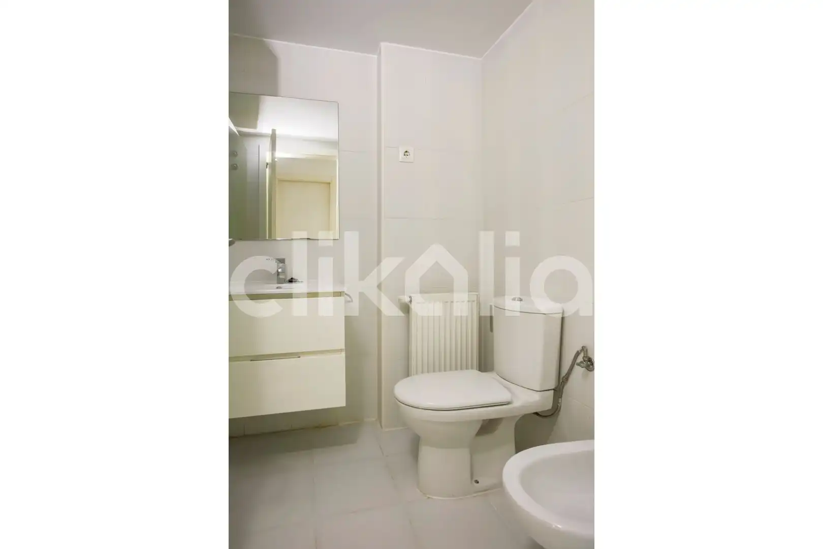 Bathroom of Flat for sale in Madrid  with Heating, Terrace and Storage room
