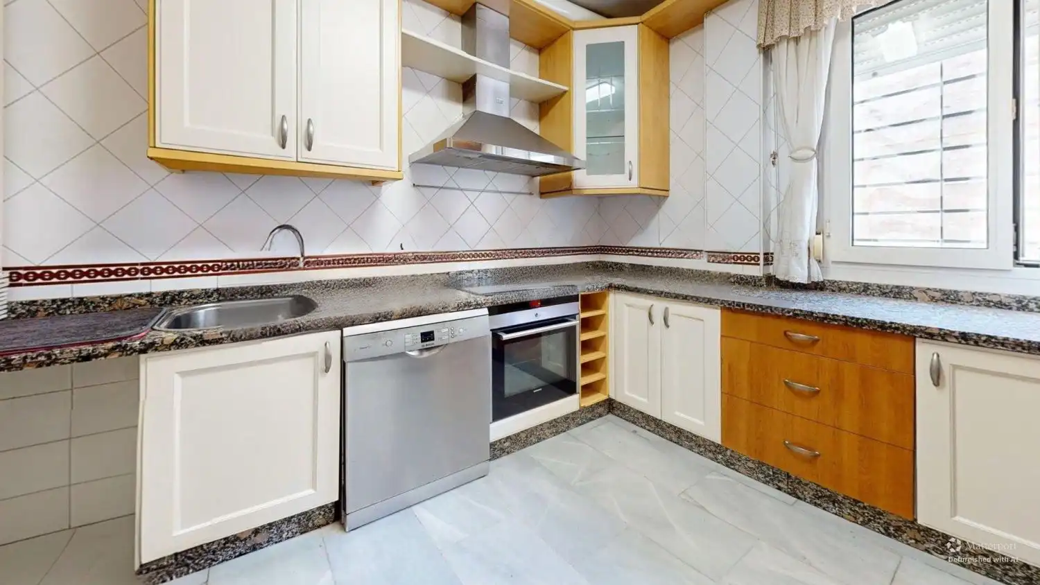 Küche von Wohnung zum Verkauf in San Juan de Aznalfarache mit Klimaanlage, Heizung und Abstellraum
