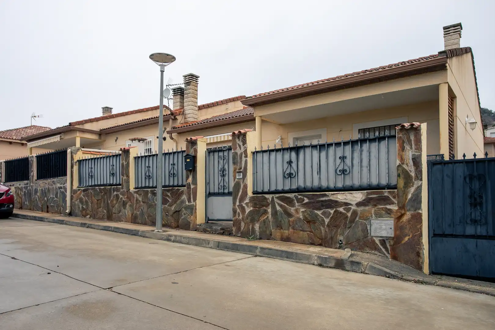 Vista exterior de Casa adosada en venda en Espinosa de Henares